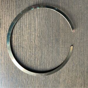 Sleek Metal Open Choker Necklace